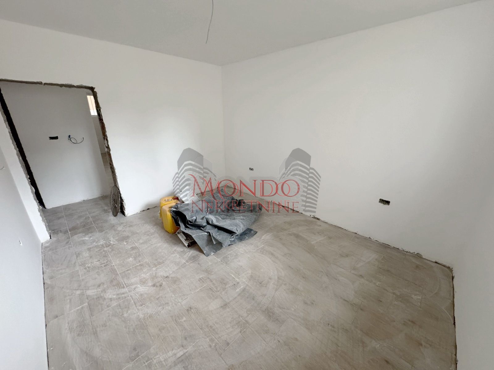 Dvoiposoban stan u novoj zgradi na Beverli Hilsu 6