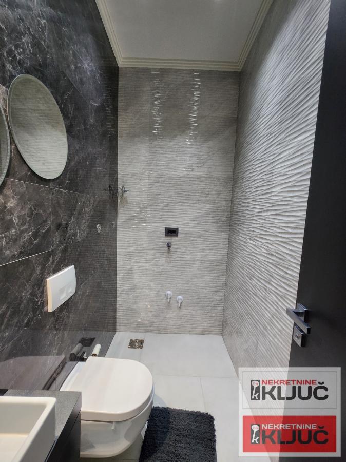 KOD ŽELEZNIČKE STANICE, 86m2-ukupne 140m2, Četvorosoban-Penthouse, Lux 11