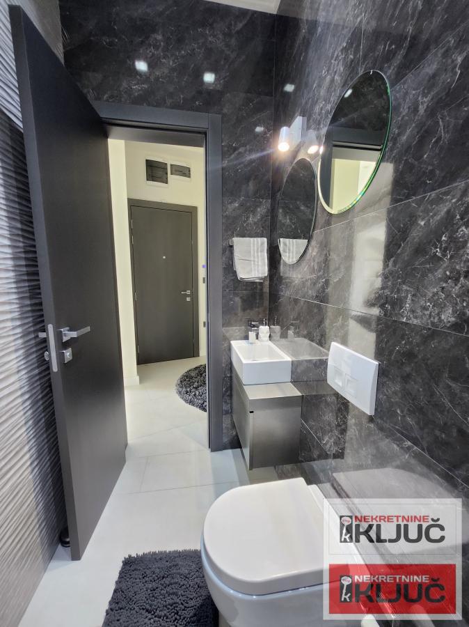 KOD ŽELEZNIČKE STANICE, 86m2-ukupne 140m2, Četvorosoban-Penthouse, Lux 12