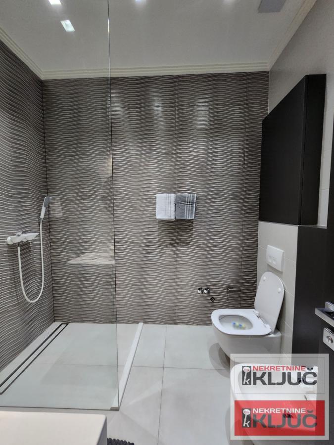 KOD ŽELEZNIČKE STANICE, 86m2-ukupne 140m2, Četvorosoban-Penthouse, Lux 13