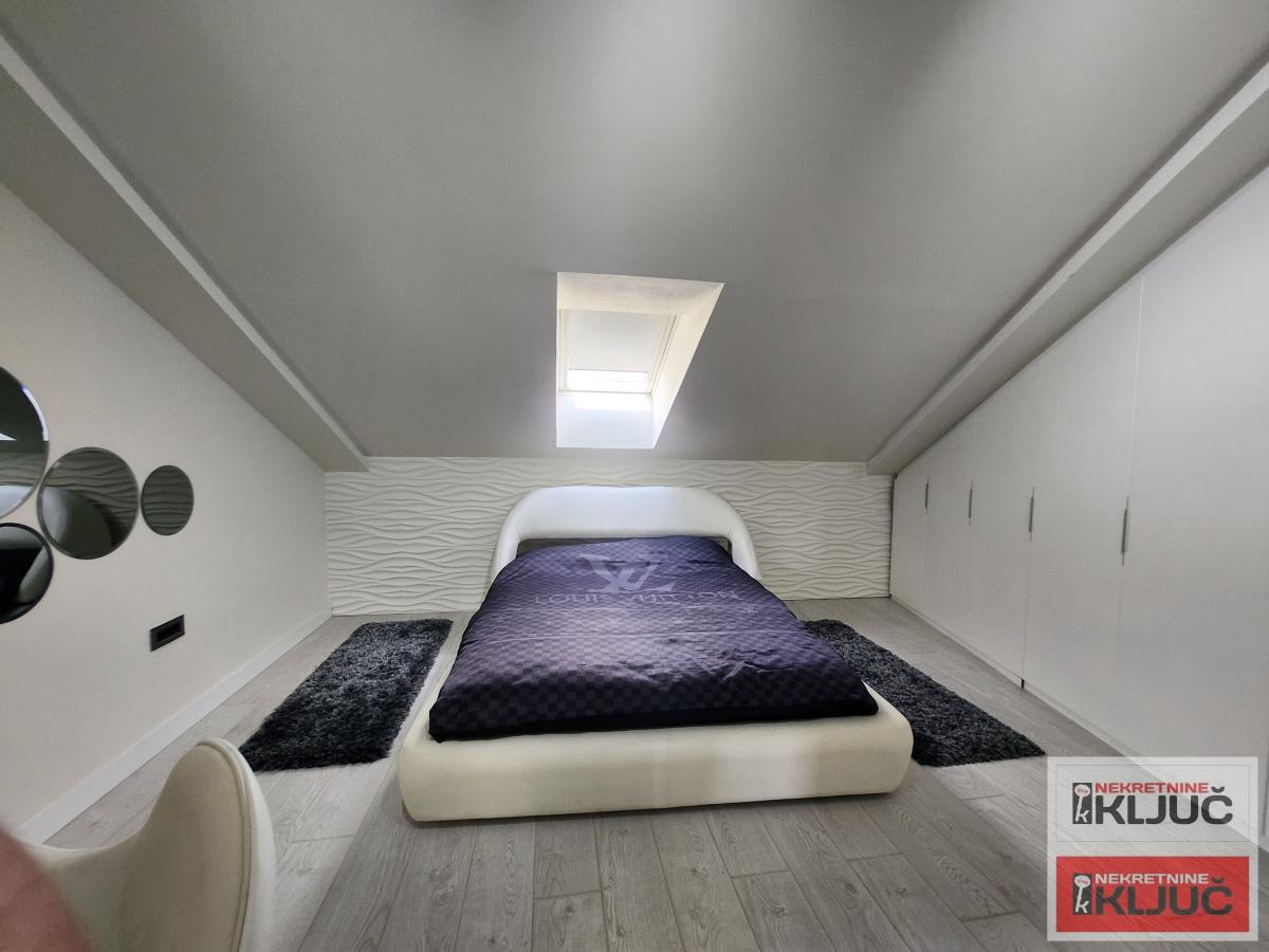 KOD ŽELEZNIČKE STANICE, 86m2-ukupne 140m2, Četvorosoban-Penthouse, Lux 15
