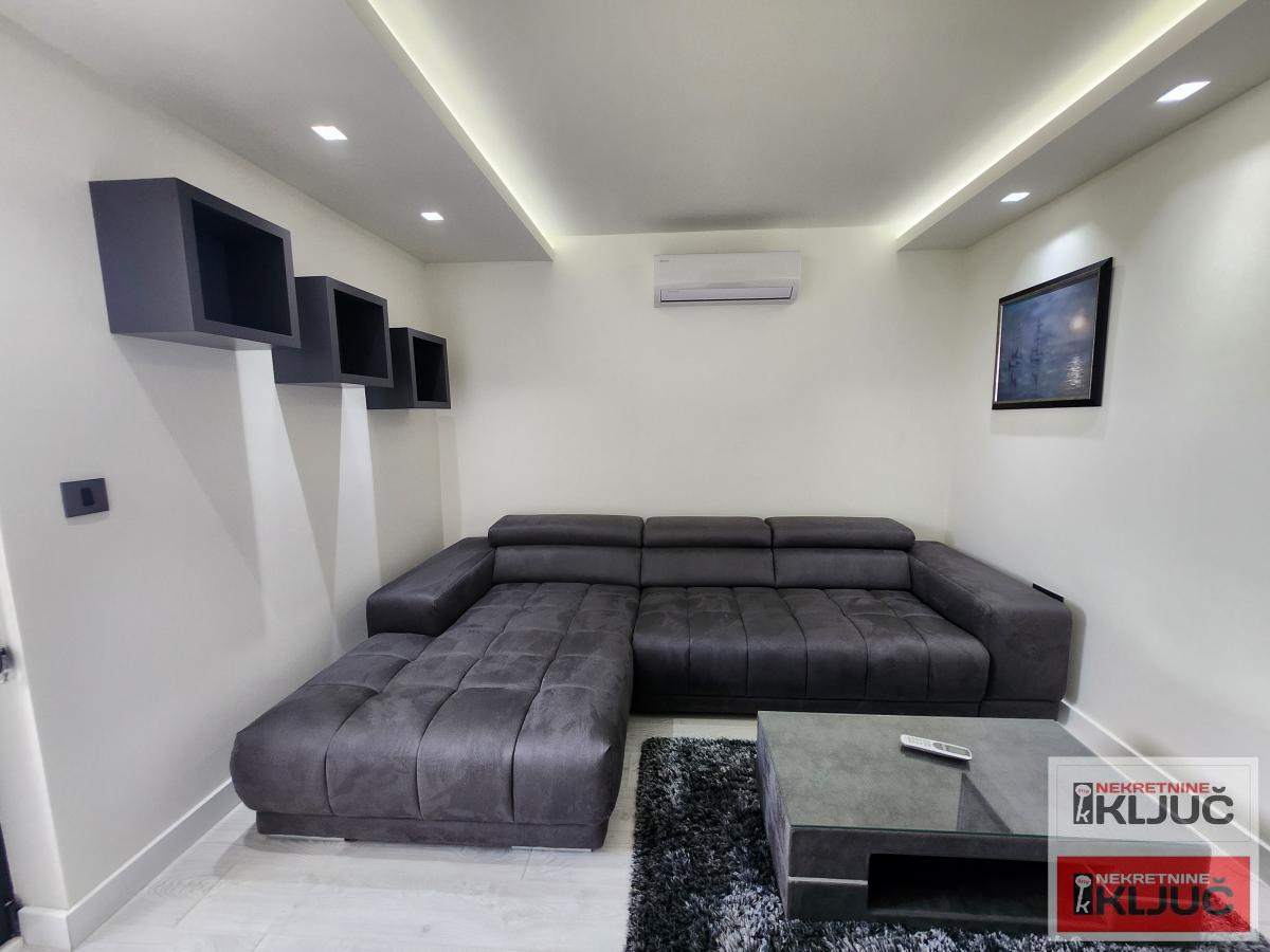 KOD ŽELEZNIČKE STANICE, 86m2-ukupne 140m2, Četvorosoban-Penthouse, Lux 18