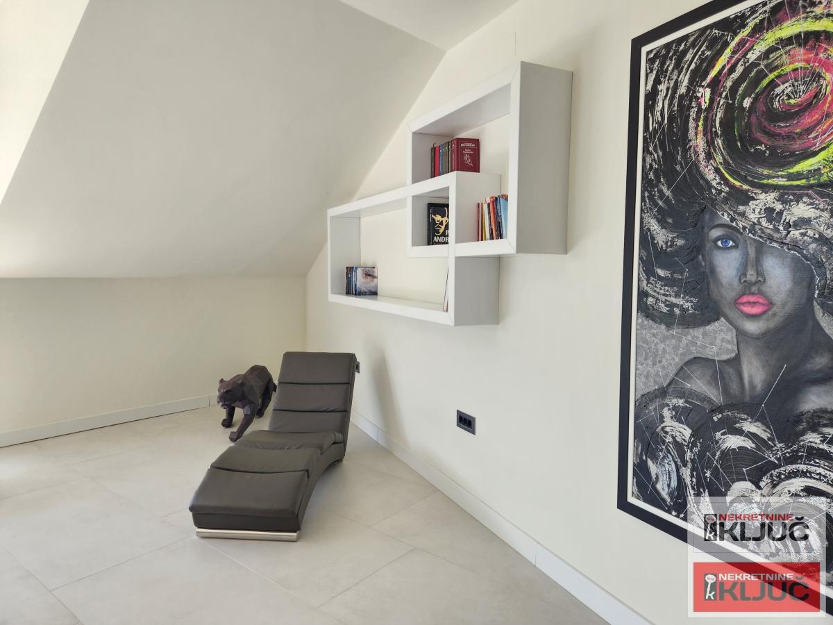 KOD ŽELEZNIČKE STANICE, 86m2-ukupne 140m2, Četvorosoban-Penthouse, Lux 6