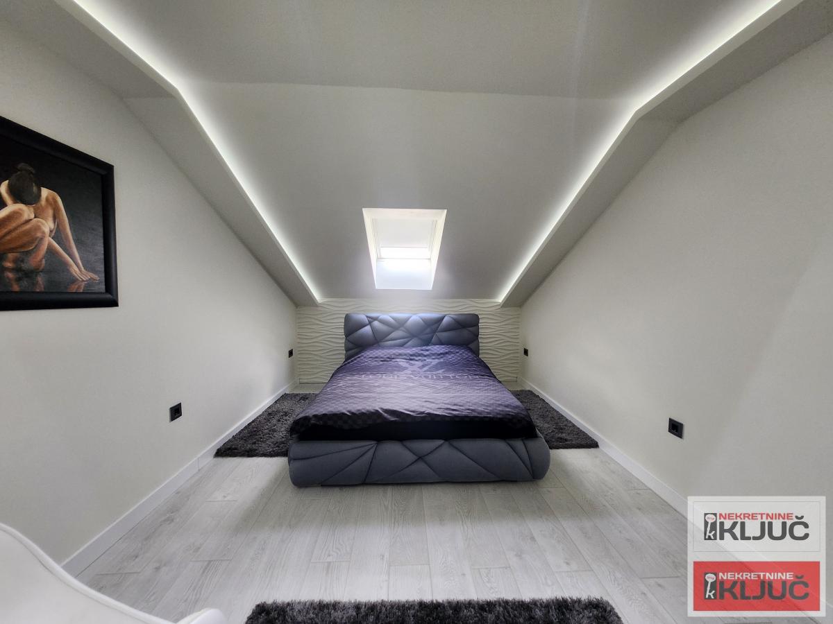 KOD ŽELEZNIČKE STANICE, 86m2-ukupne 140m2, Četvorosoban-Penthouse, Lux 20