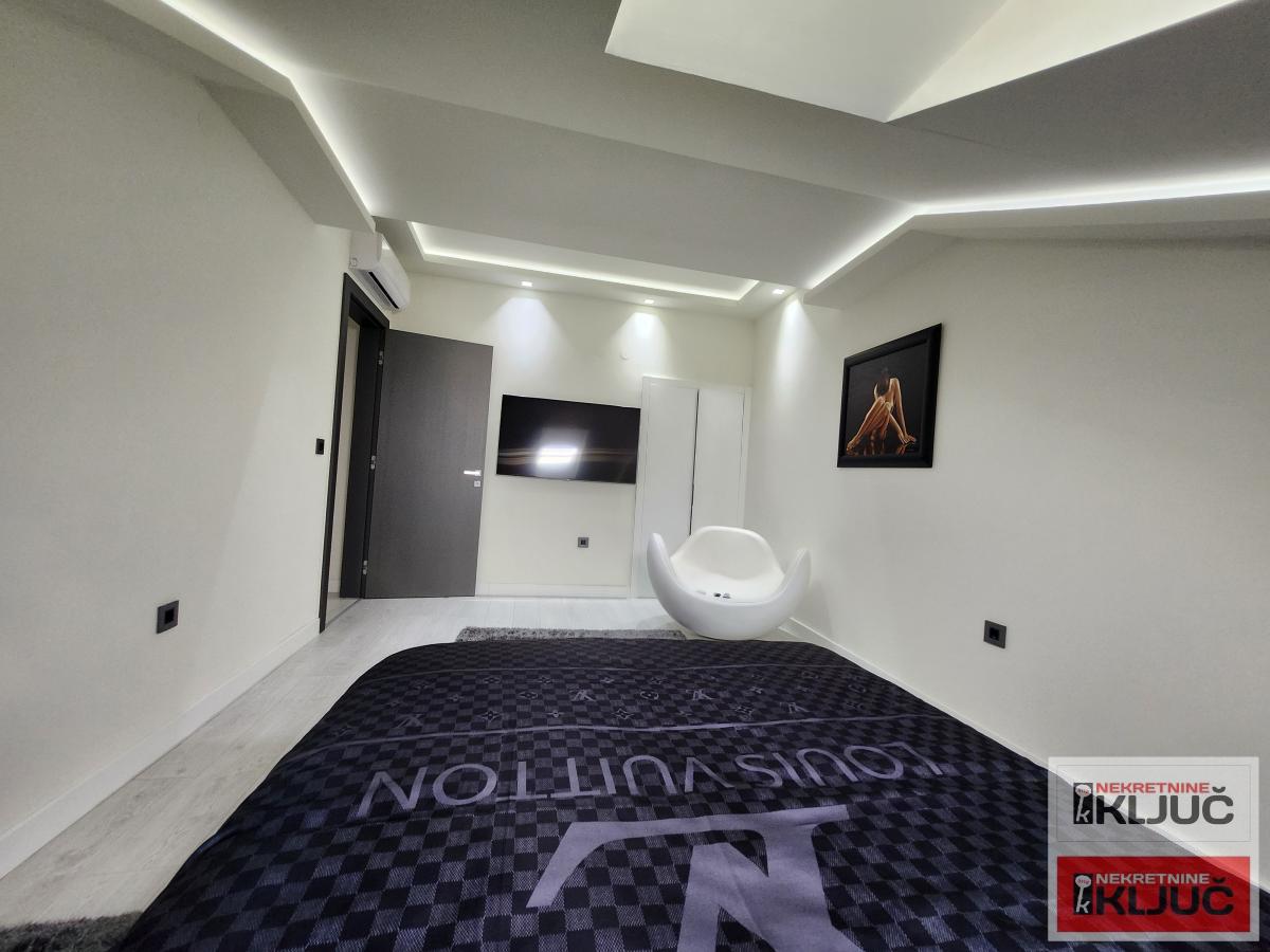 KOD ŽELEZNIČKE STANICE, 86m2-ukupne 140m2, Četvorosoban-Penthouse, Lux 21