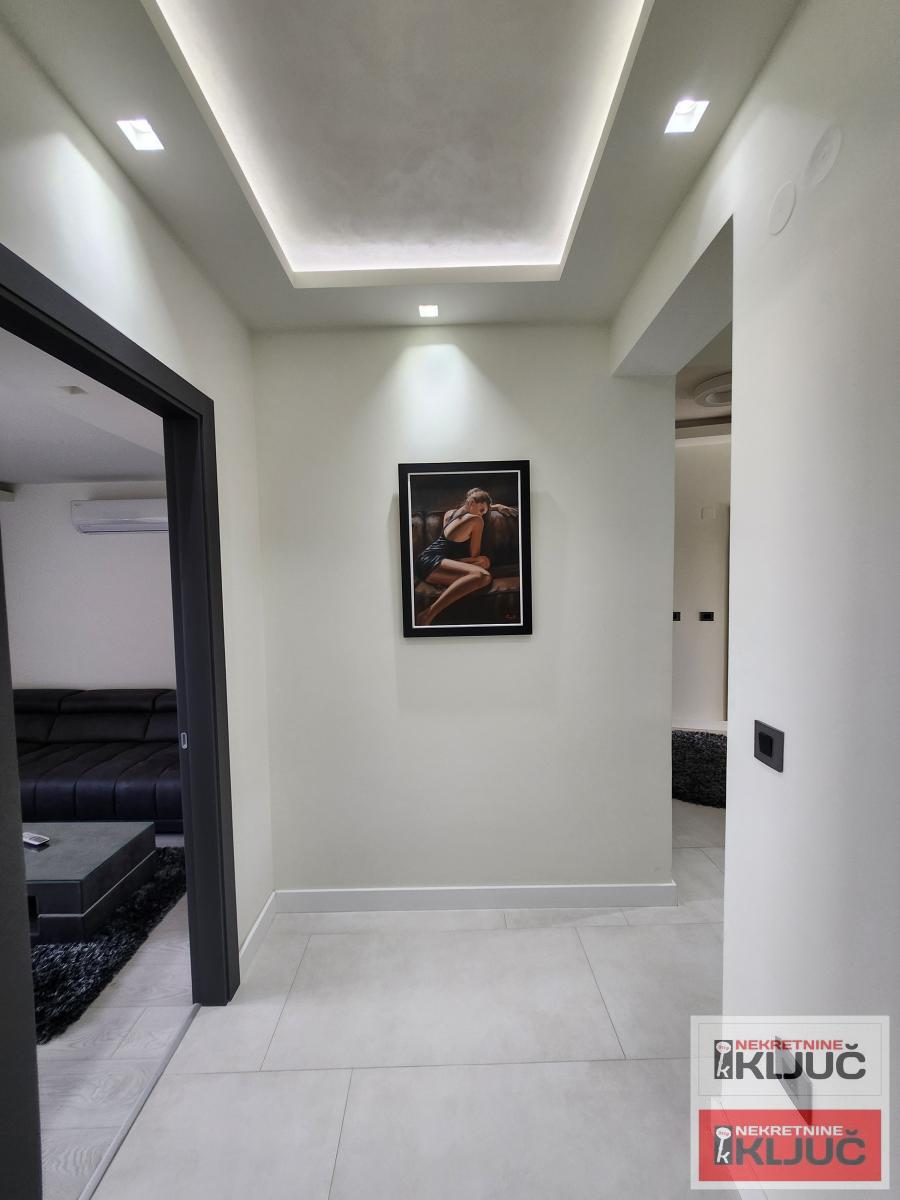 KOD ŽELEZNIČKE STANICE, 86m2-ukupne 140m2, Četvorosoban-Penthouse, Lux 23