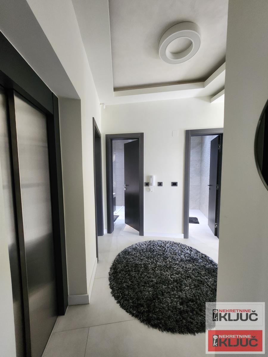 KOD ŽELEZNIČKE STANICE, 86m2-ukupne 140m2, Četvorosoban-Penthouse, Lux 24