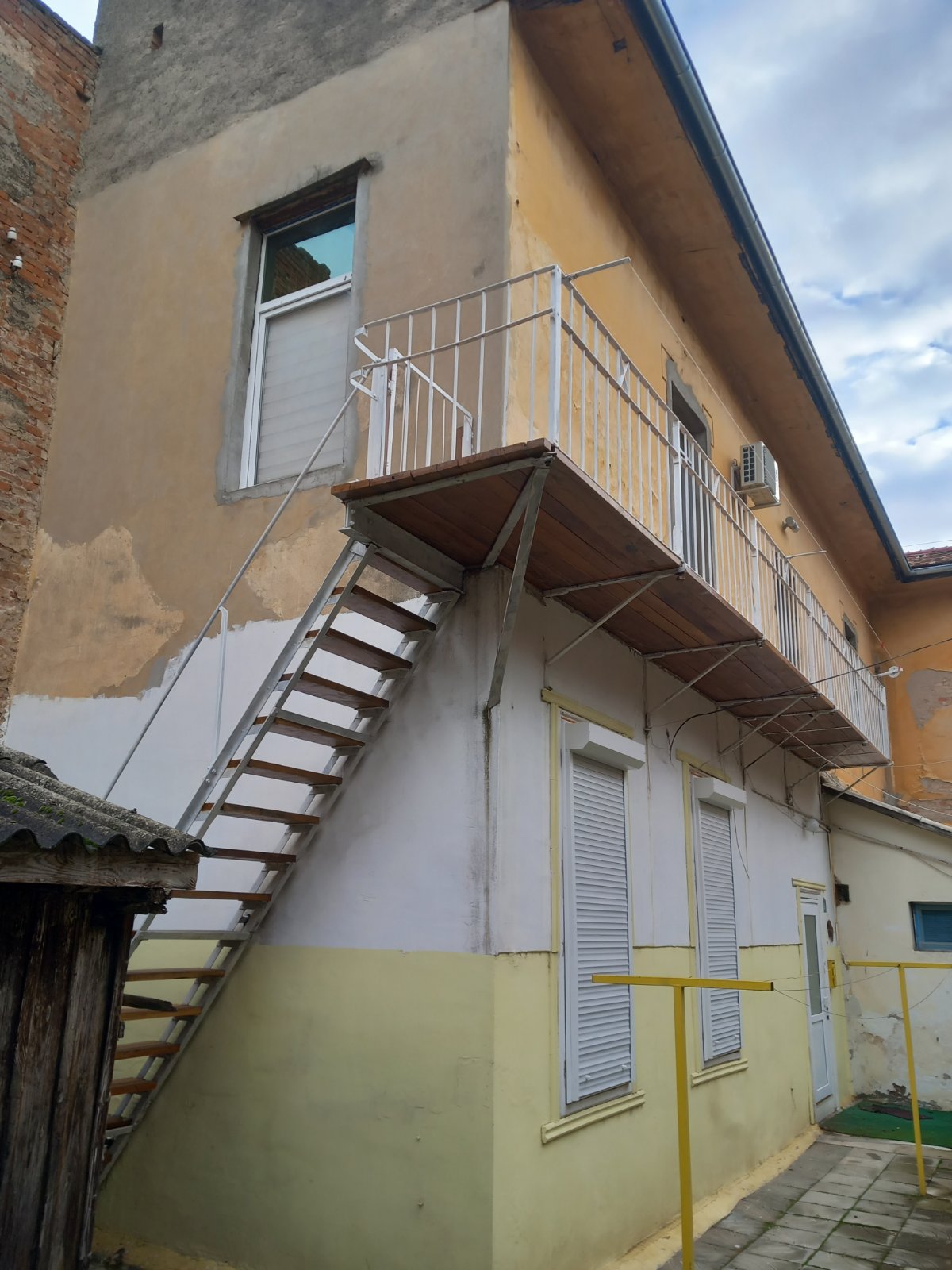 Издајем стан у центру Вршца 18