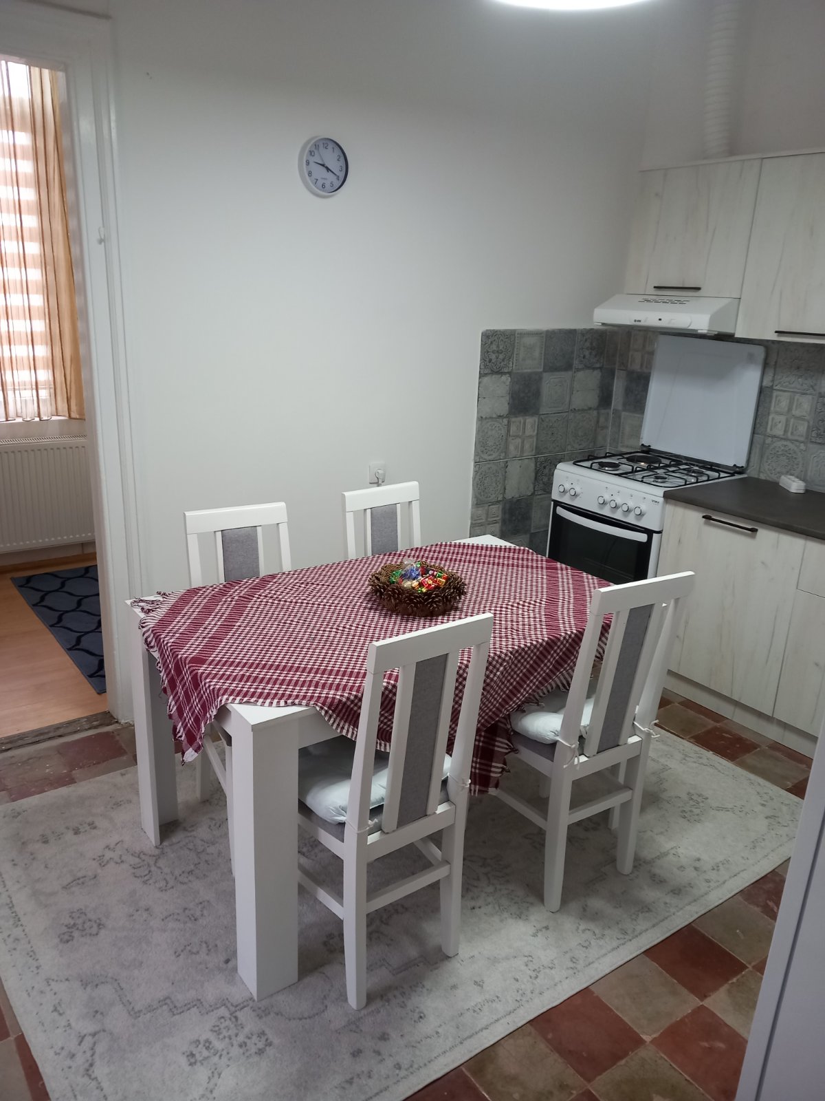 Издајем стан у центру Вршца 14