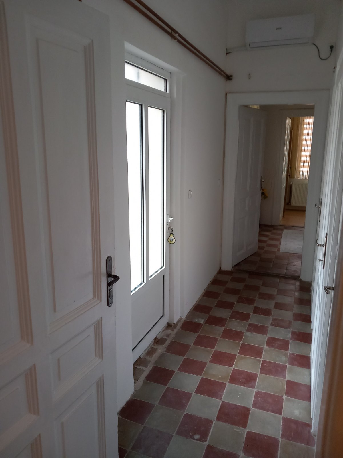 Издајем стан у центру Вршца 13