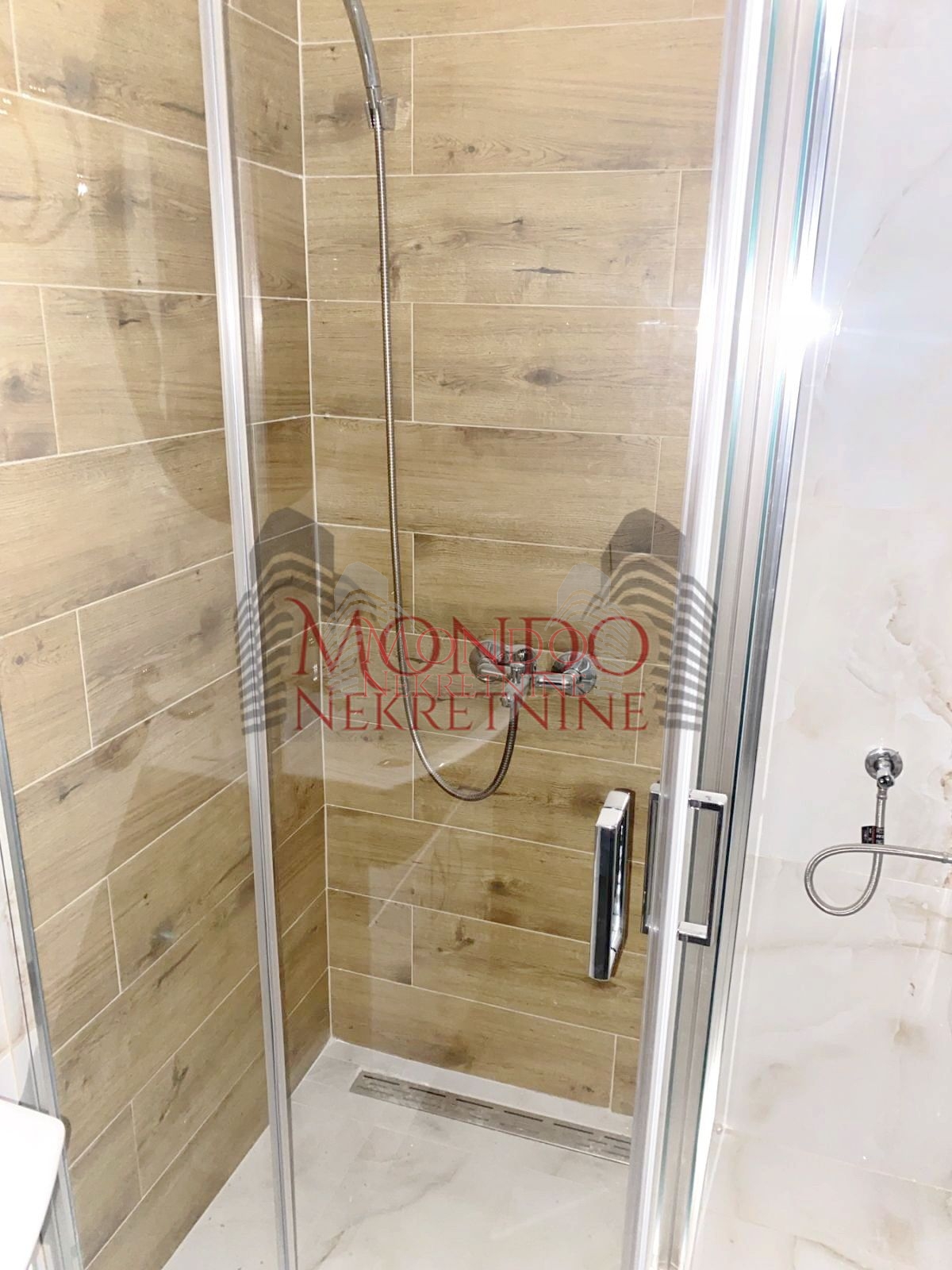 Luks jednoiposoban stan kod Doma zdravlja 11