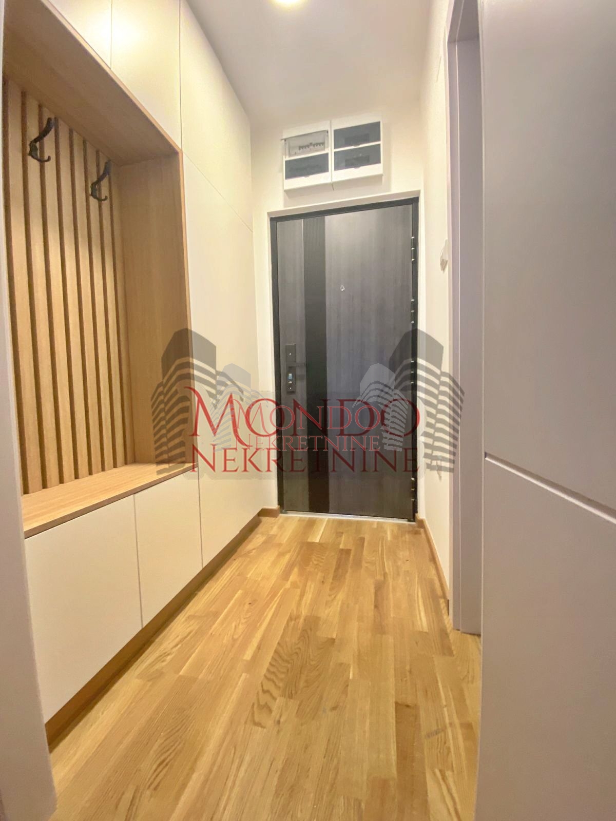 Luks jednoiposoban stan kod Doma zdravlja 13