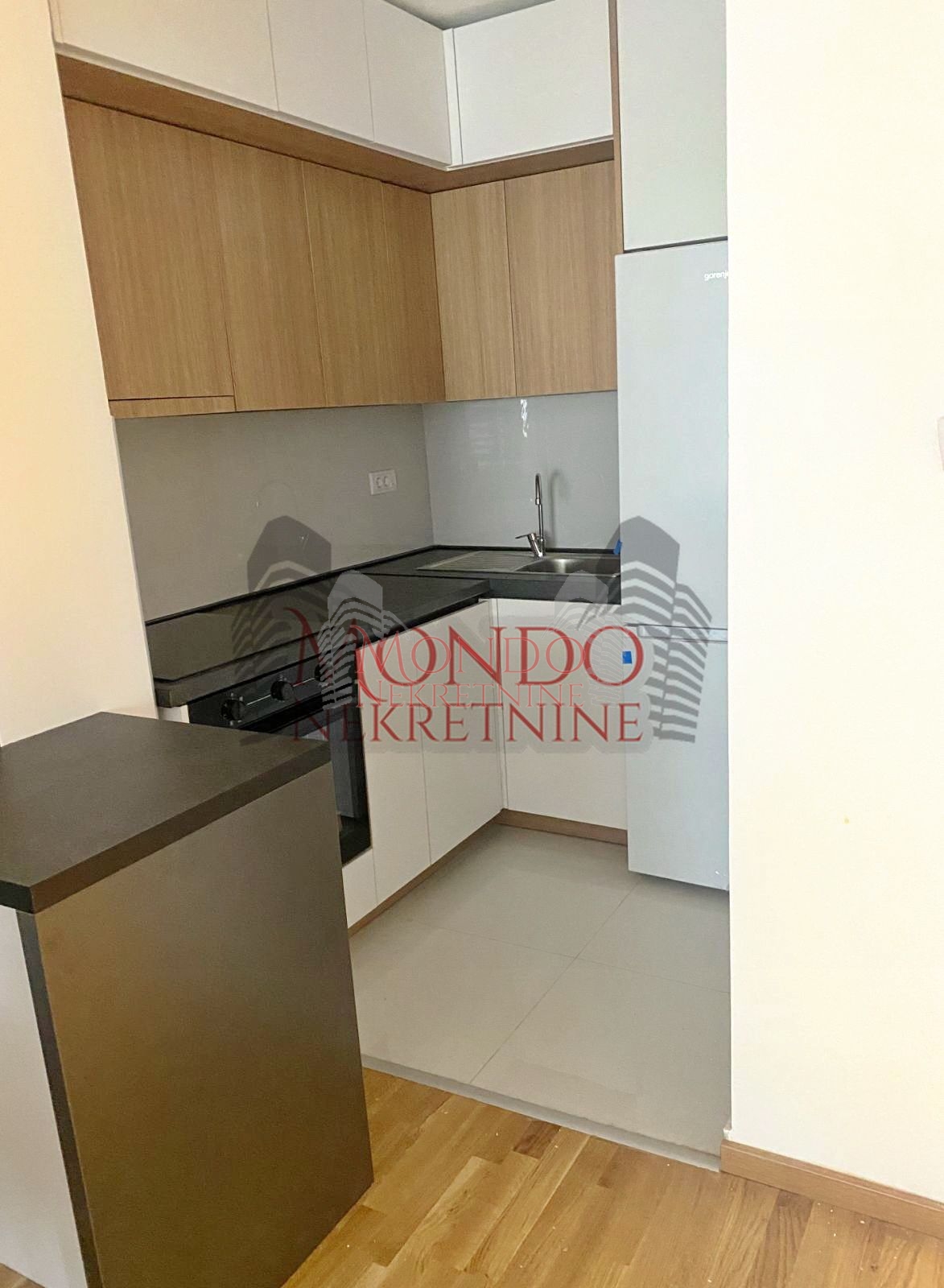 Luks jednoiposoban stan kod Doma zdravlja 6