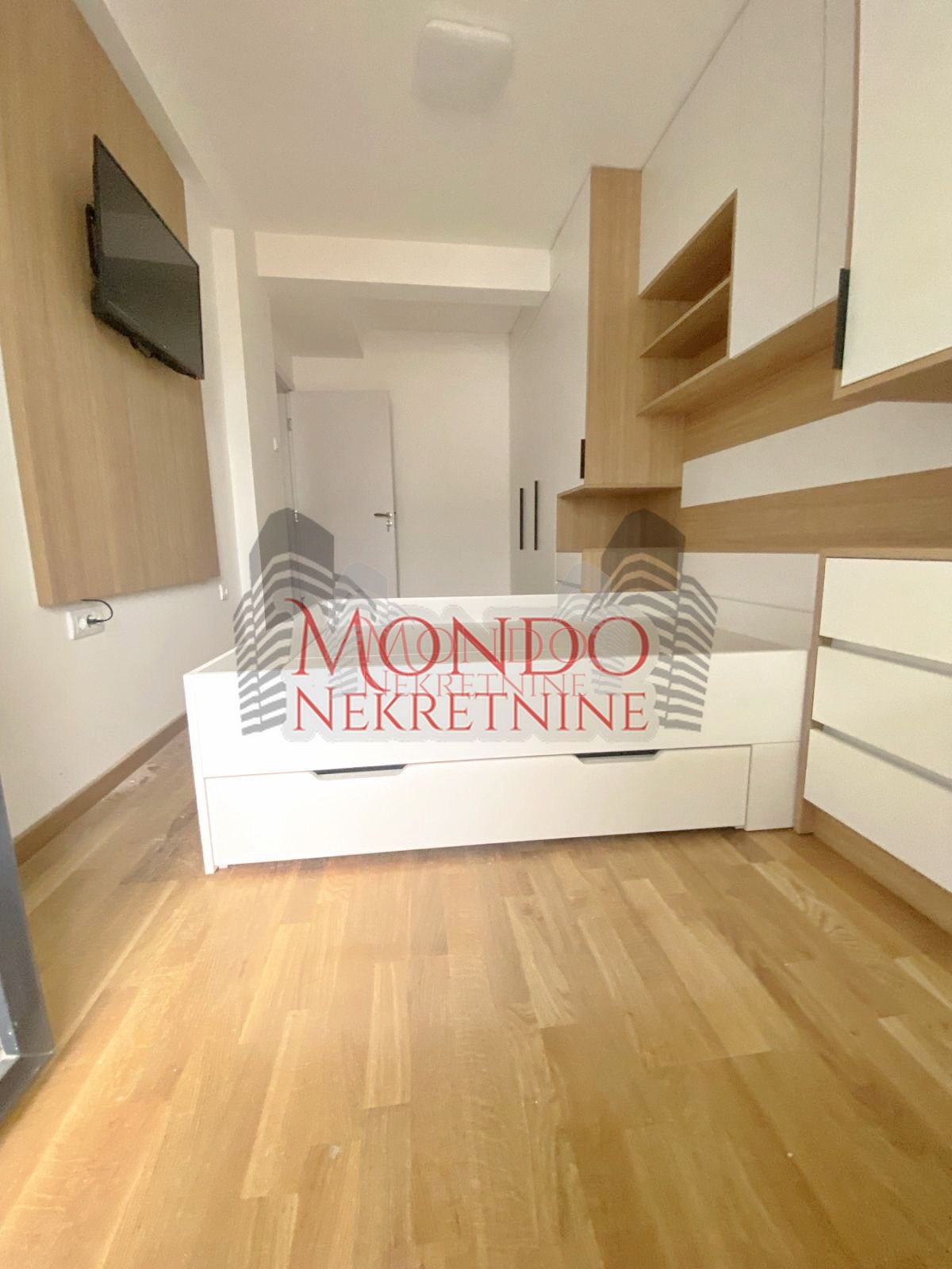 Luks jednoiposoban stan kod Doma zdravlja 7