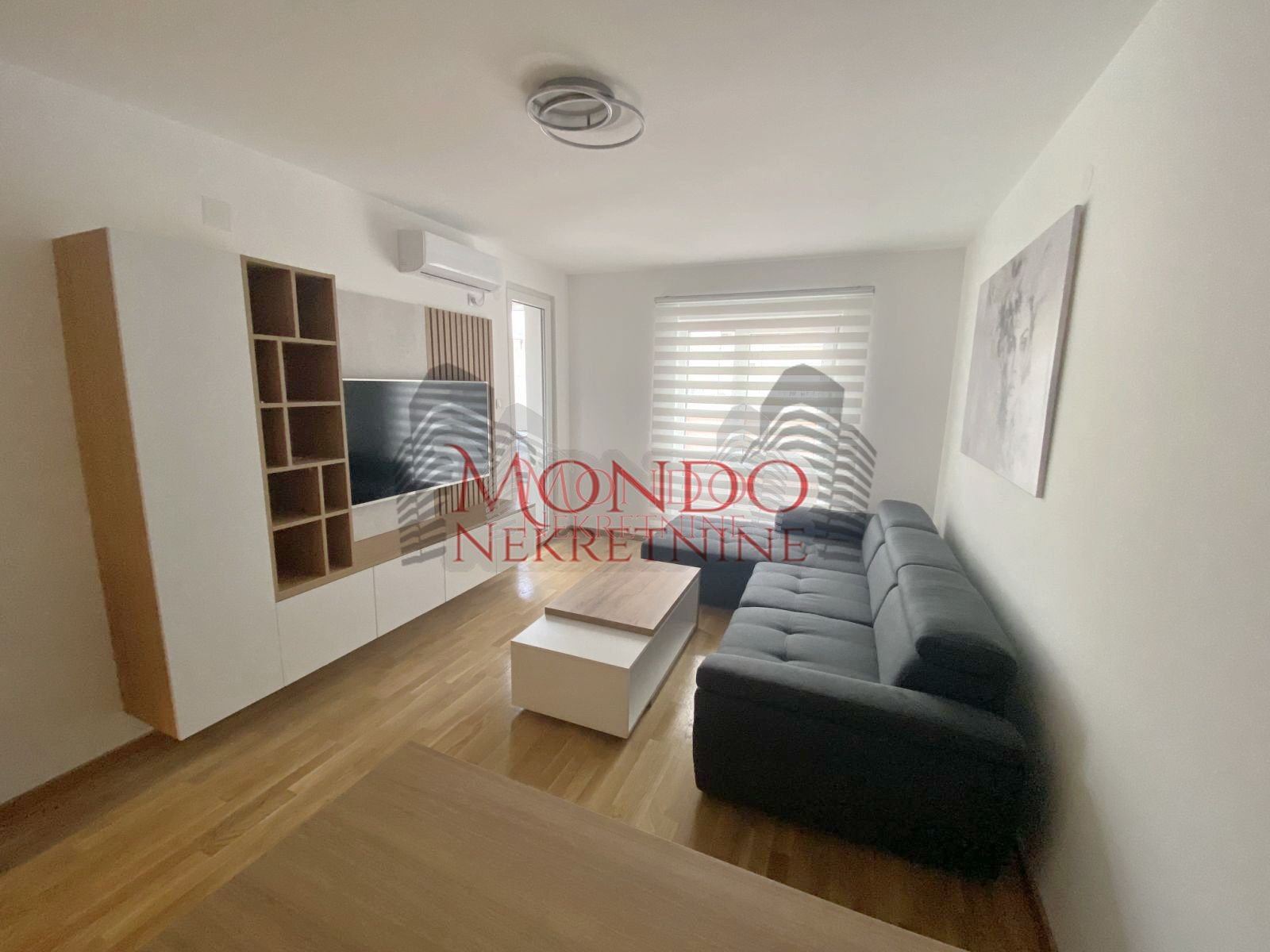 Luks jednoiposoban stan kod Doma zdravlja 1