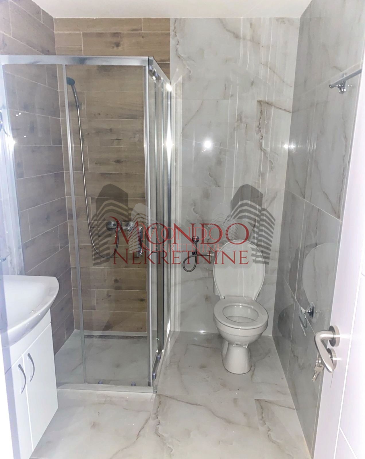 Luks jednoiposoban stan kod Doma zdravlja 9