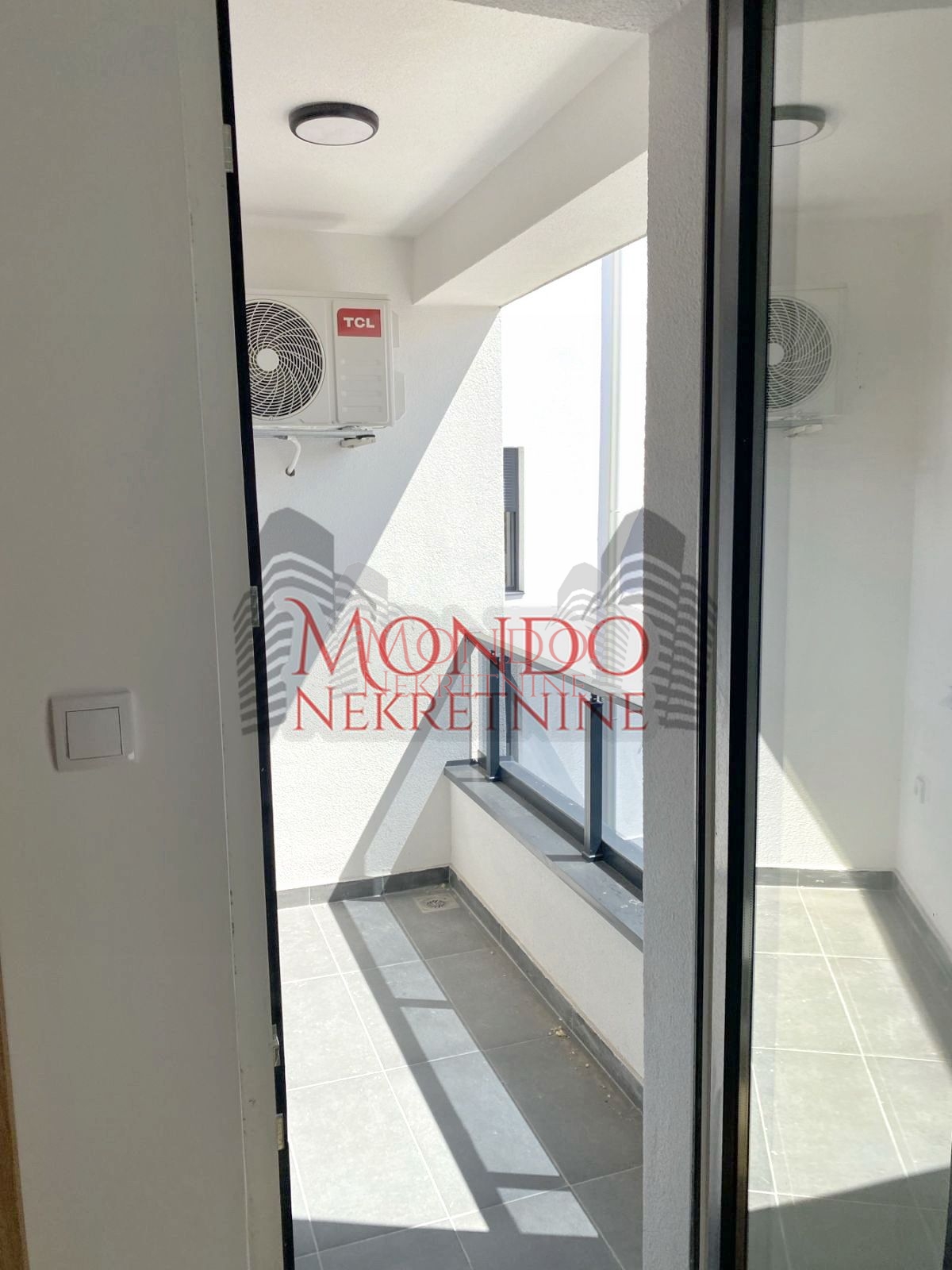 Luks jednoiposoban stan kod Doma zdravlja 12