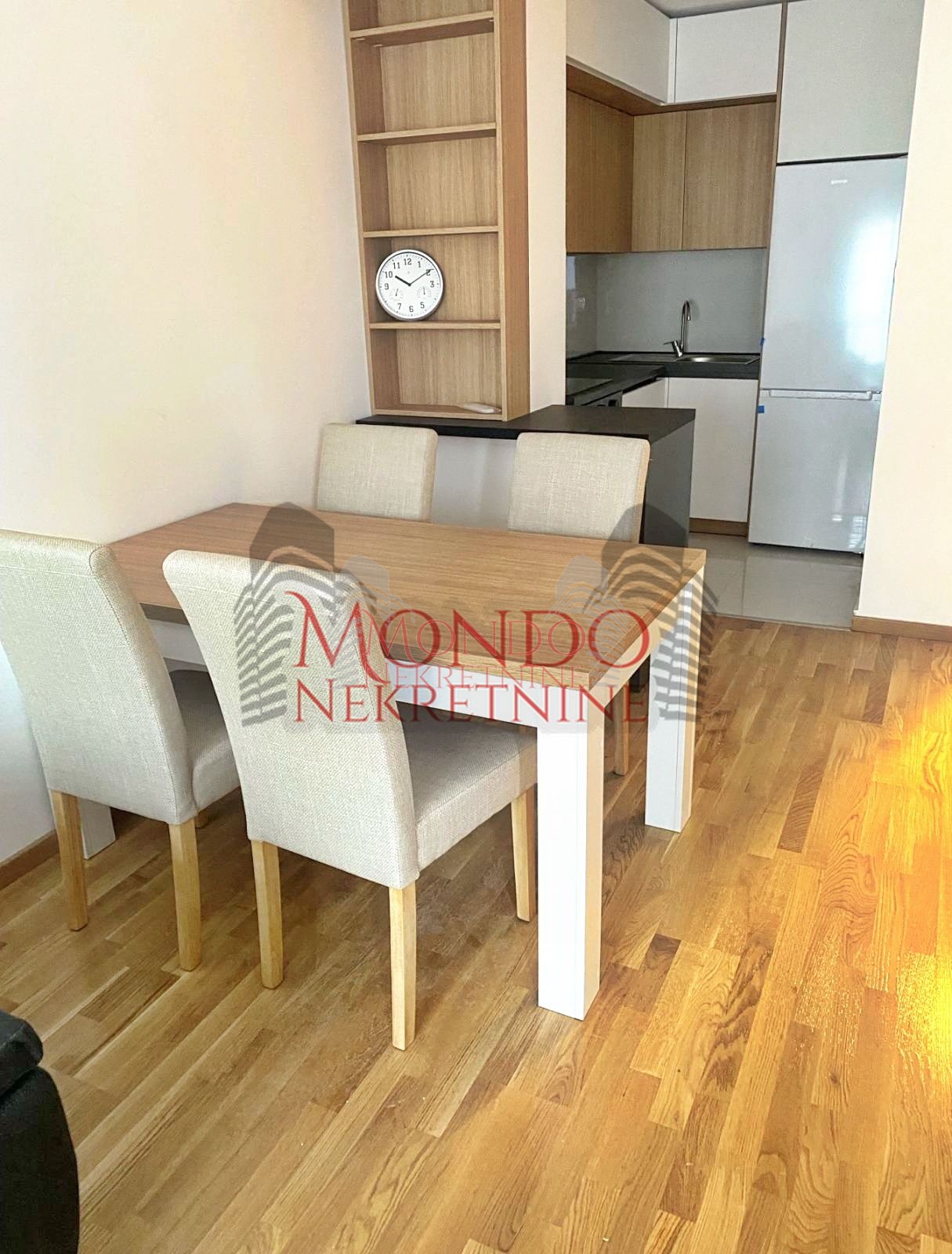 Luks jednoiposoban stan kod Doma zdravlja 5