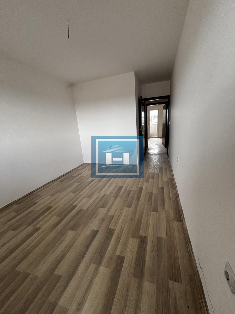 IZUZETAN STAN ZA POSLOVNI PROSTOR ILI PORODIČNO STANOVANJE 11