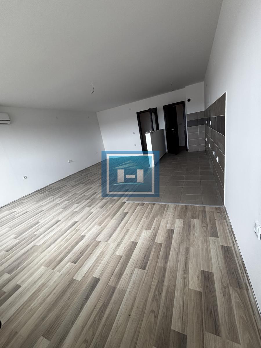 IZUZETAN STAN ZA POSLOVNI PROSTOR ILI PORODIČNO STANOVANJE 6