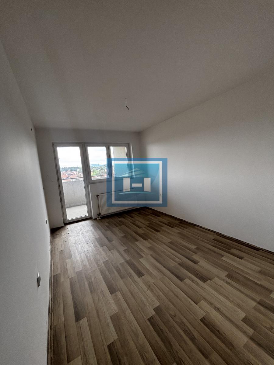 IZUZETAN STAN ZA POSLOVNI PROSTOR ILI PORODIČNO STANOVANJE 9