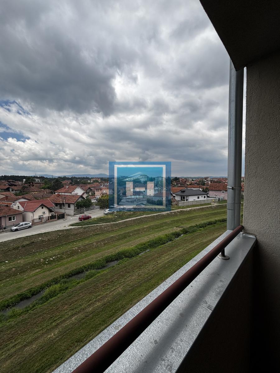 IZUZETAN STAN ZA POSLOVNI PROSTOR ILI PORODIČNO STANOVANJE 17