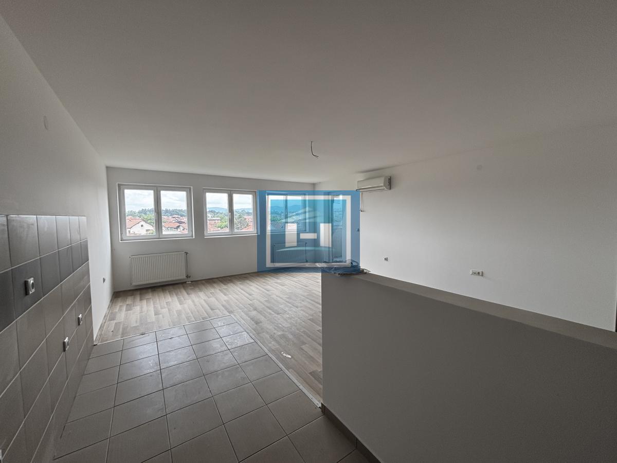 IZUZETAN STAN ZA POSLOVNI PROSTOR ILI PORODIČNO STANOVANJE 3