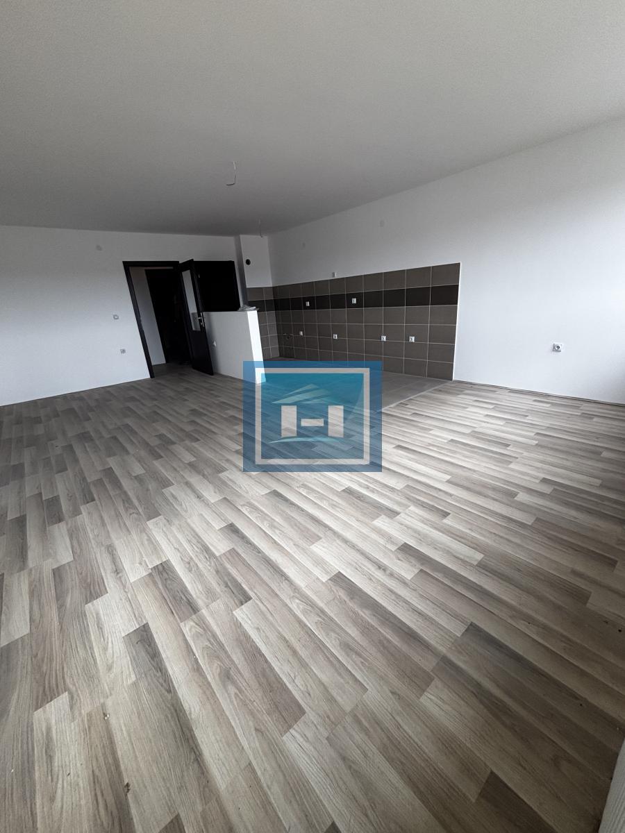 IZUZETAN STAN ZA POSLOVNI PROSTOR ILI PORODIČNO STANOVANJE 5