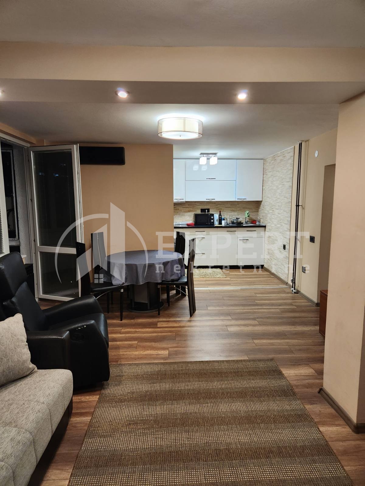 Jednosoban stan, 54 m2, Medicinski fakultet, Bulevar dr Zorana ID: i-014105 2