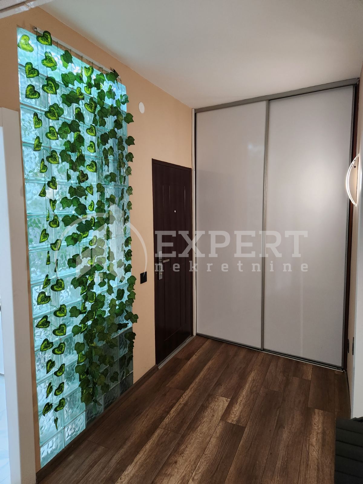 Jednosoban stan, 54 m2, Medicinski fakultet, Bulevar dr Zorana ID: i-014105 10