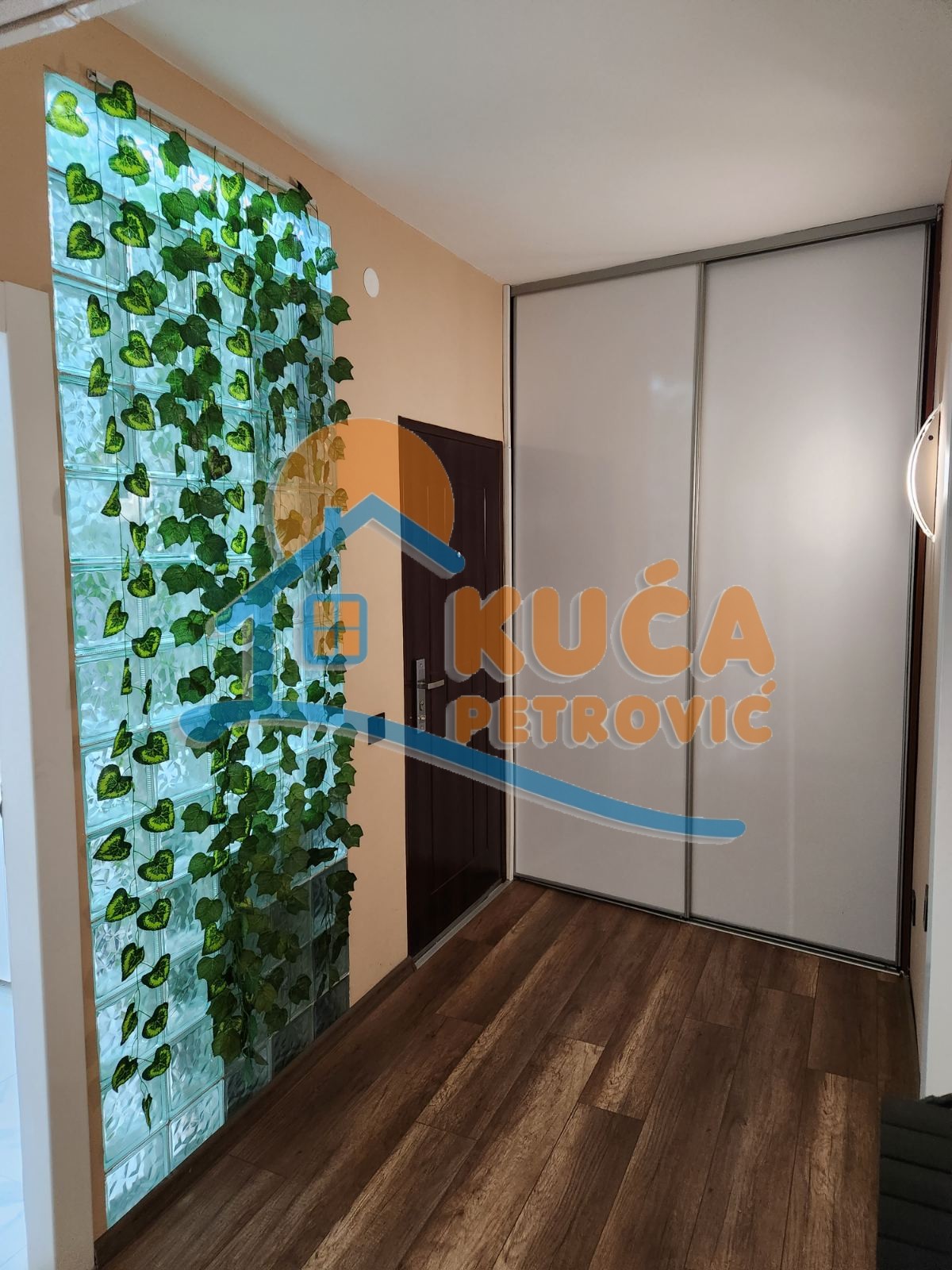 Jednosoban stan, 54 m2, Medicinski fakultet, Bulevar dr Zorana ID: i-014105 10