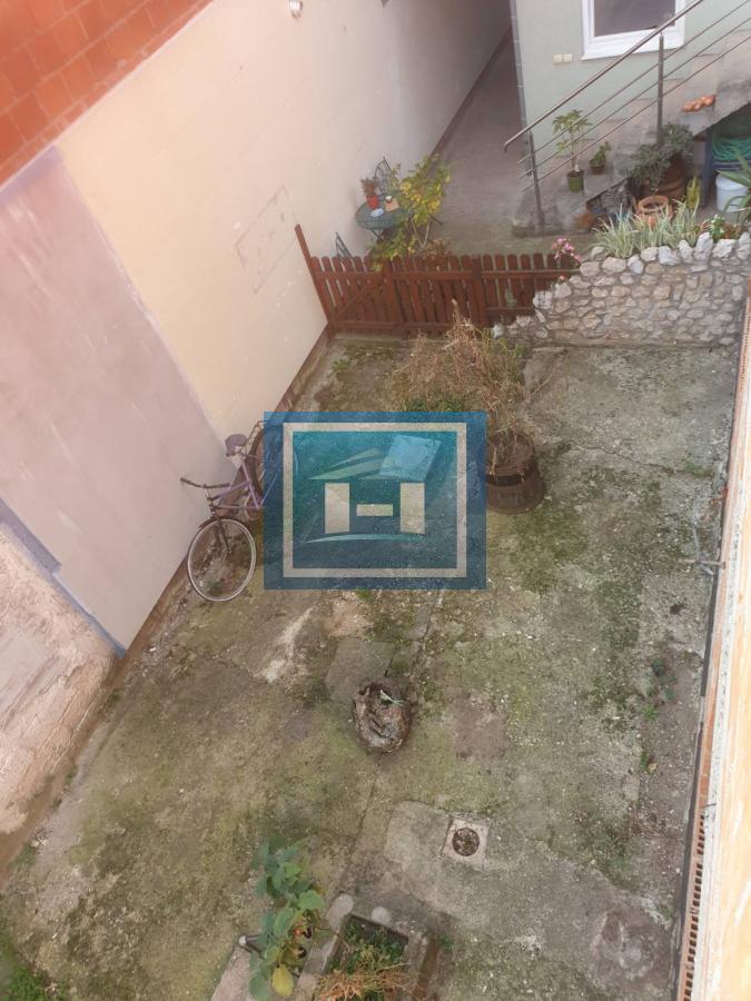 Plac na izuzetnoj lokaciji sa upisanim objektom 8