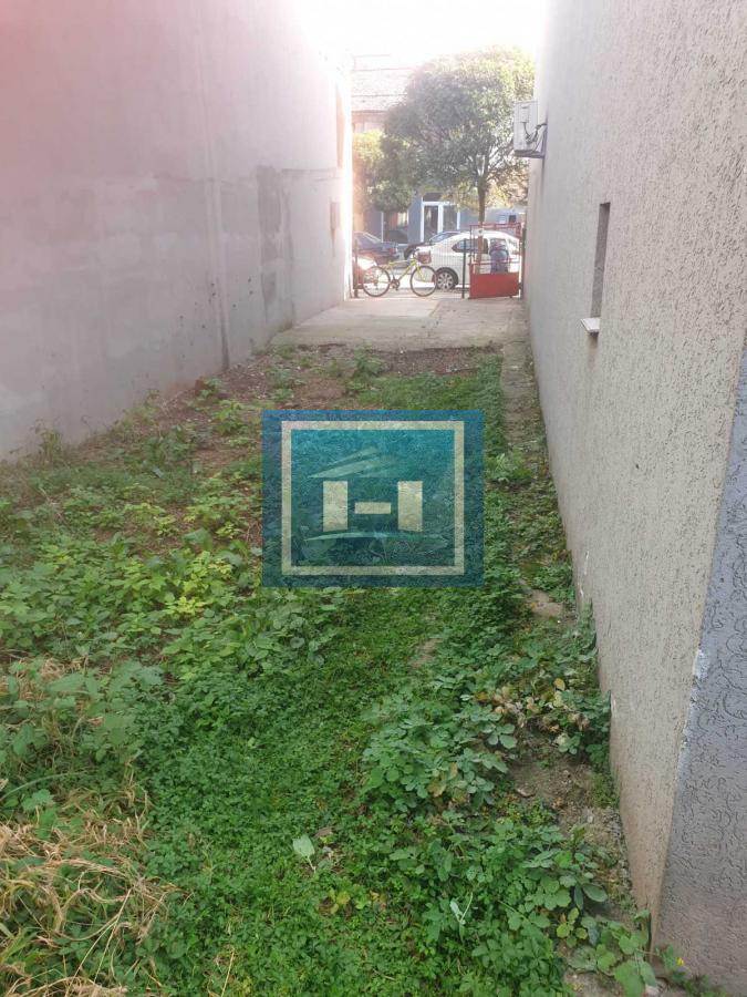 Plac na izuzetnoj lokaciji sa upisanim objektom 9