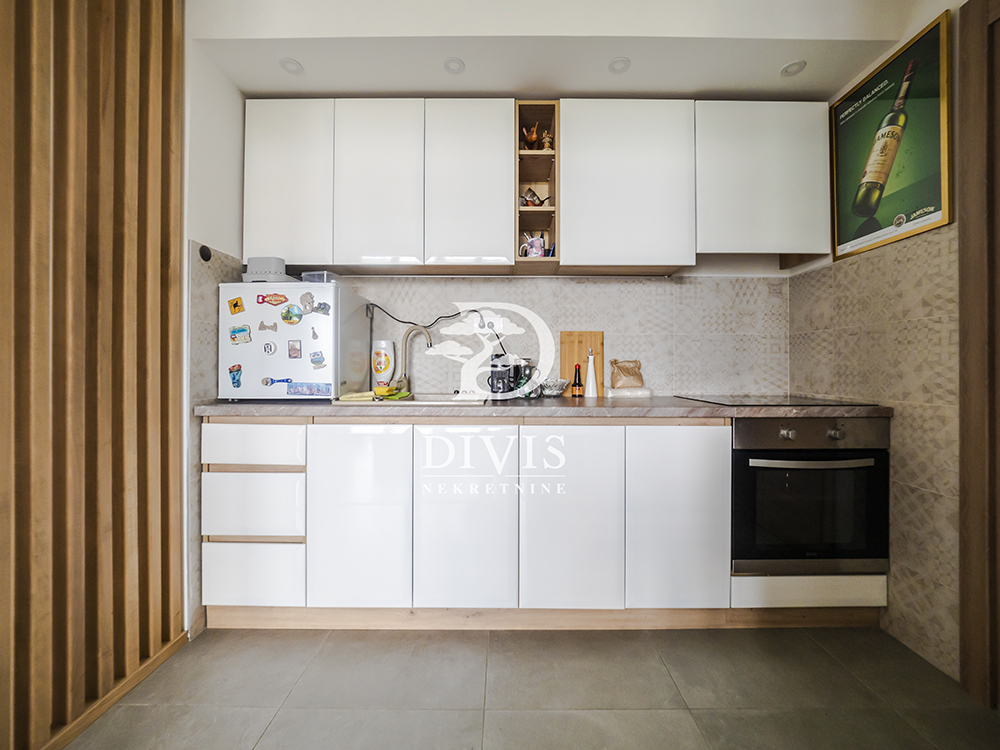 Prodajemo odličan dvoiposoban stan  58m2  blok 28  Bulevar Arsenija Čarnojevića 3