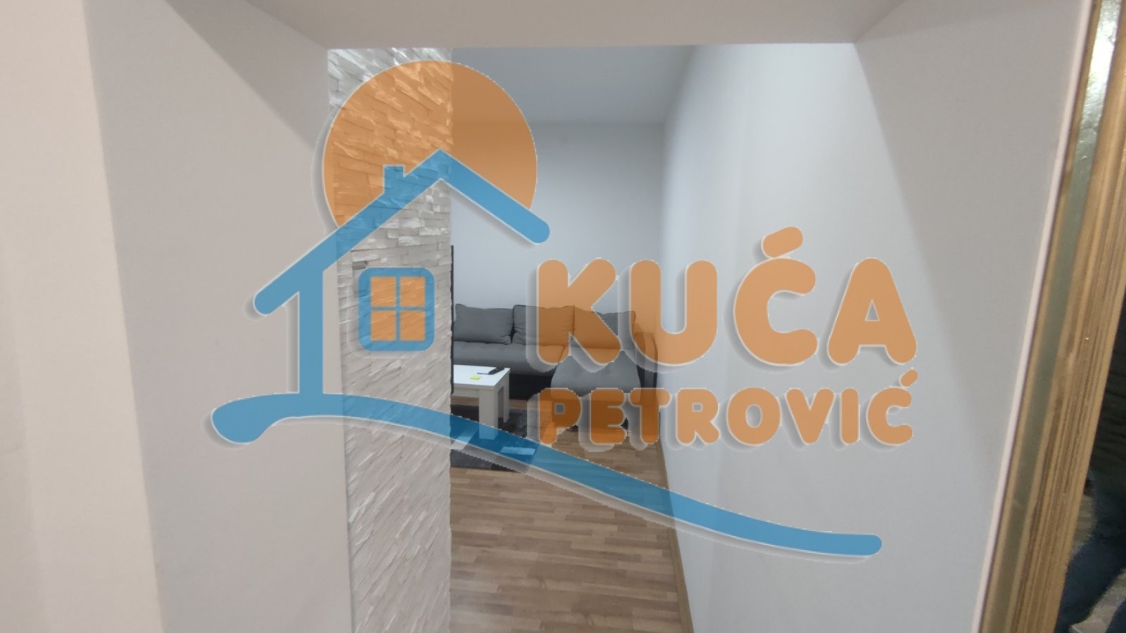 Dvosoban stan, 74 m2, Centar, Trg Pavla Stojkovića ID: i-06725 2