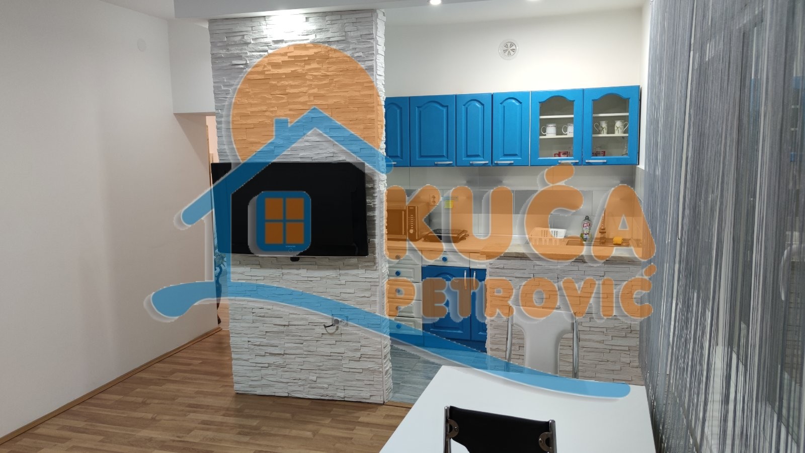 Dvosoban stan, 74 m2, Centar, Trg Pavla Stojkovića ID: i-06725 4