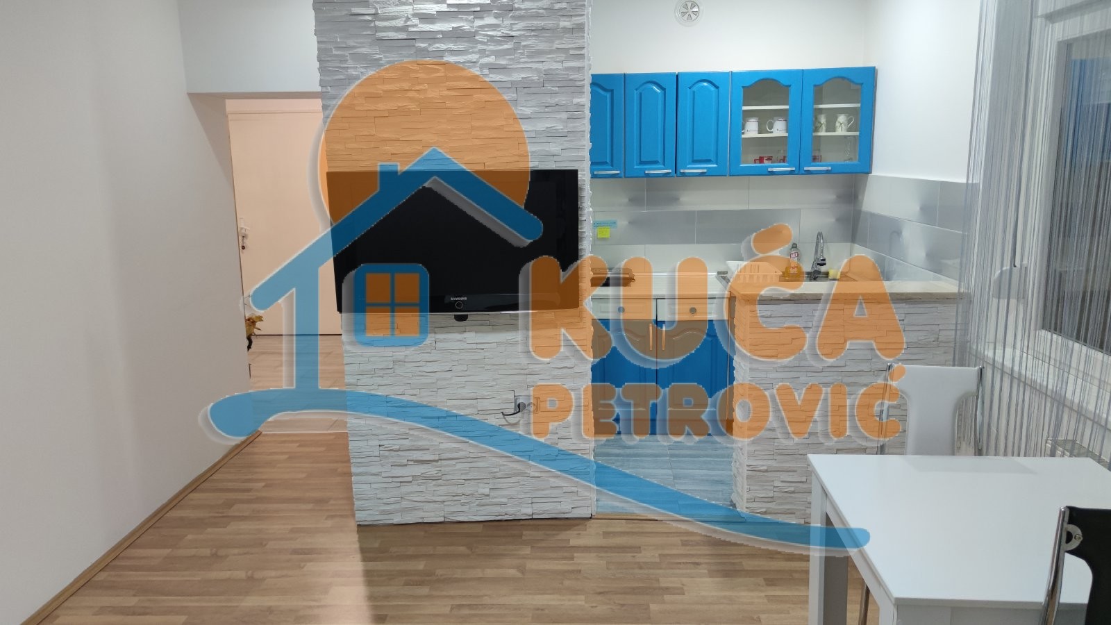Dvosoban stan, 74 m2, Centar, Trg Pavla Stojkovića ID: i-06725 6