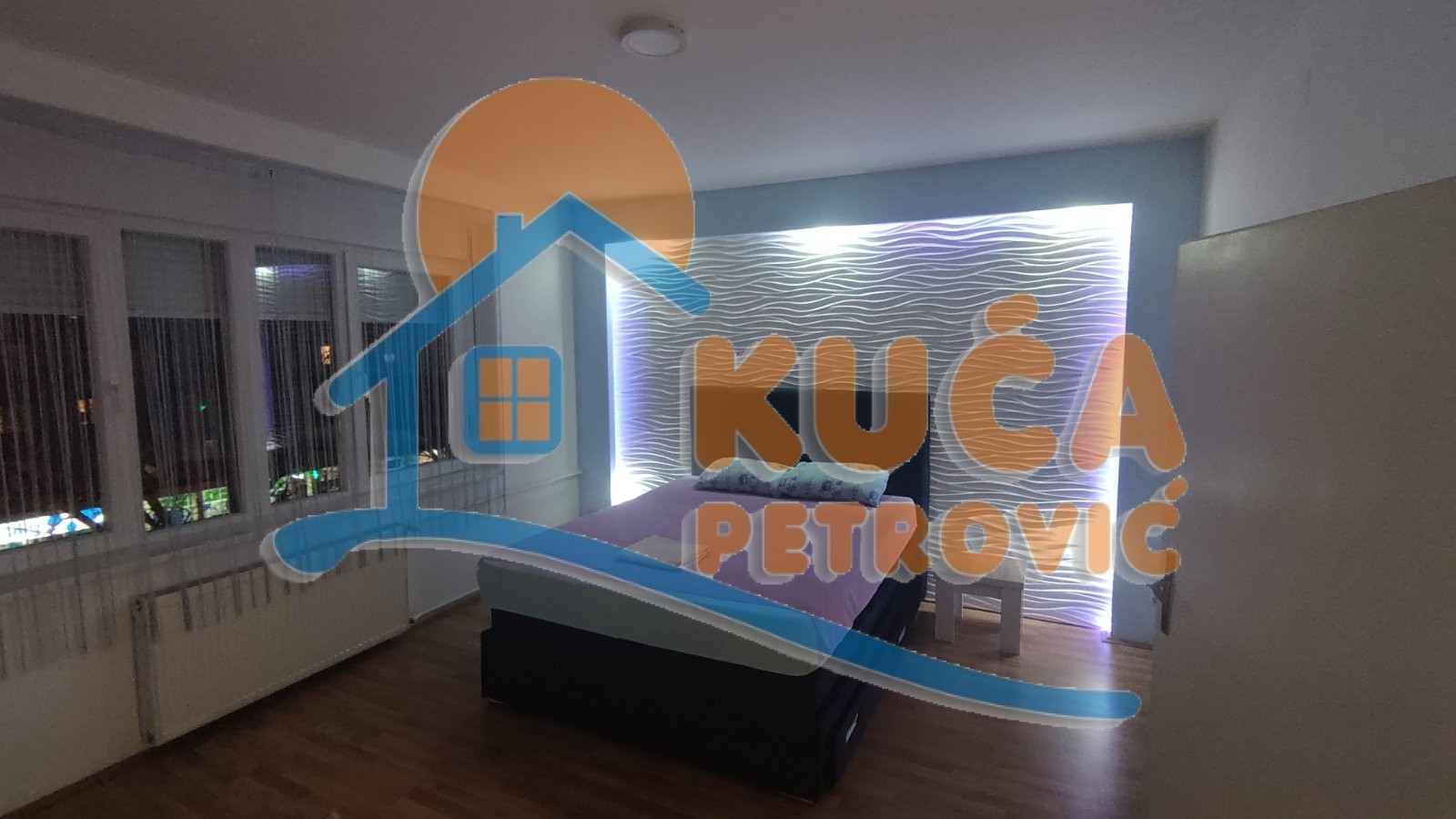 Dvosoban stan, 74 m2, Centar, Trg Pavla Stojkovića ID: i-06725 8