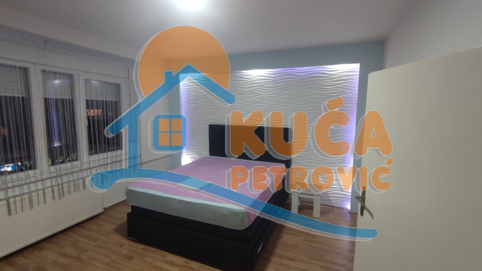 Dvosoban stan, 74 m2, Centar, Trg Pavla Stojkovića ID: i-06725 12