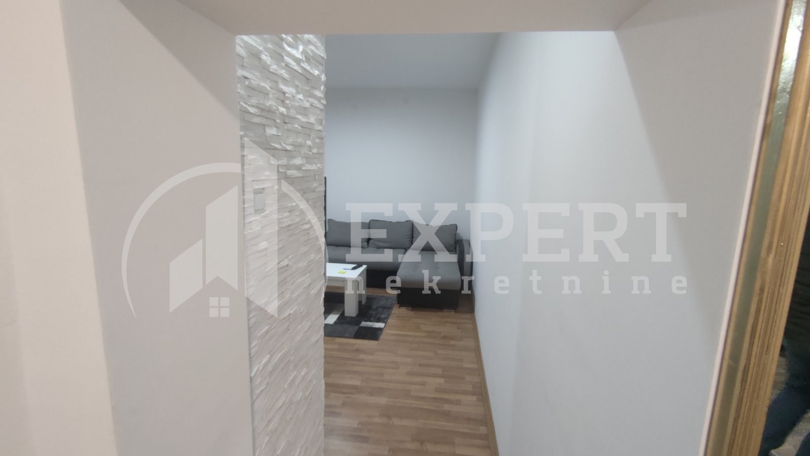 Dvosoban stan, 74 m2, Centar, Trg Pavla Stojkovića ID: i-06725 2