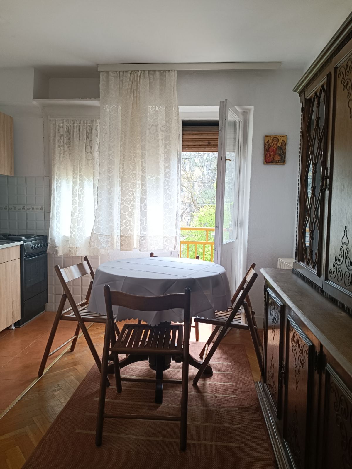 Izdajem renoviran 1 0 stan u Paviljonima  35 m2 4