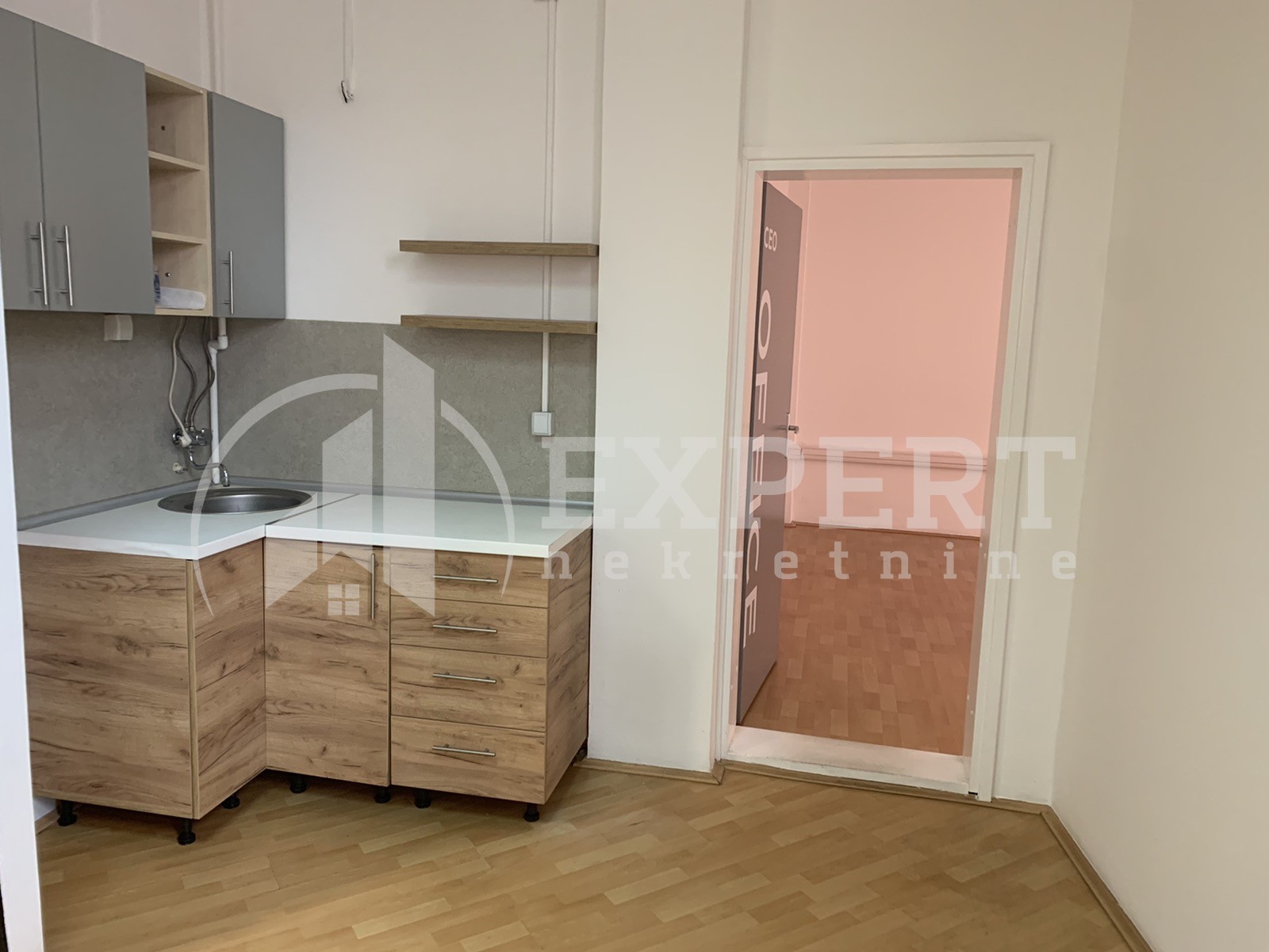 Lokal, 156 m2, Čair, Cara Dušana ID: i-08410 7