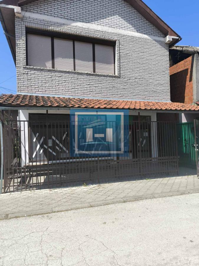 Na prodaju poslovno-stambeni prostor – 90m² Ćuprija 2