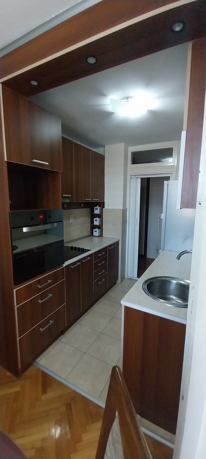 Izdajem dvosoban kompletno namesten stan 5