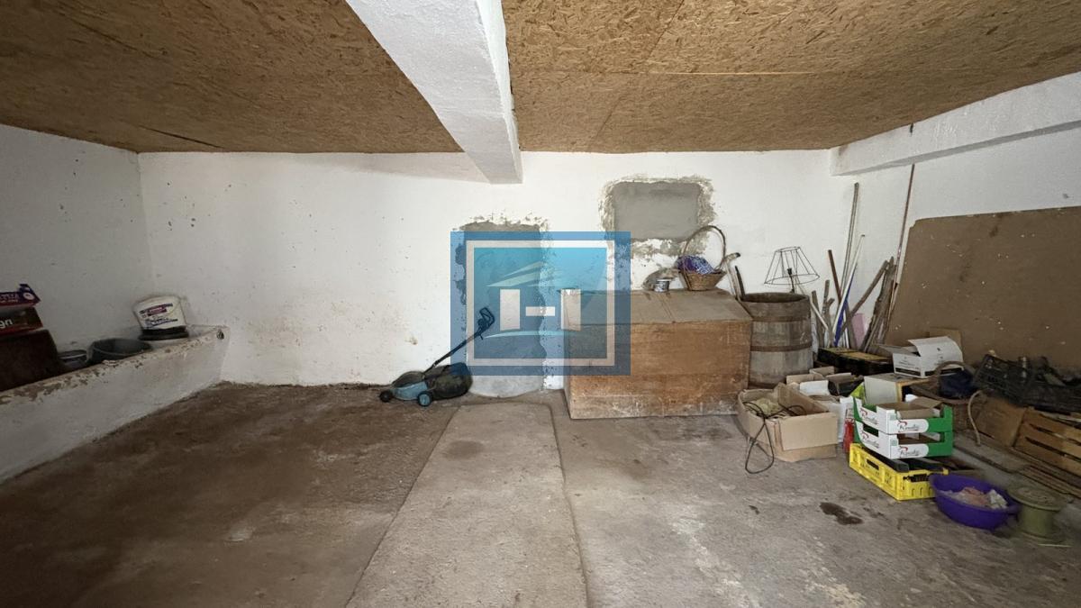 Na prodaju seosko domaćinstvo – dve renovirane kuće na placu od 169.83 ari 26