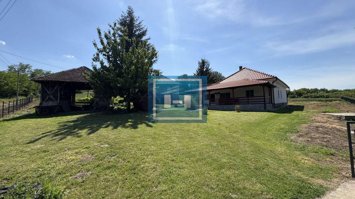 Na prodaju seosko domaćinstvo – dve renovirane kuće na placu od 169.83 ari 4