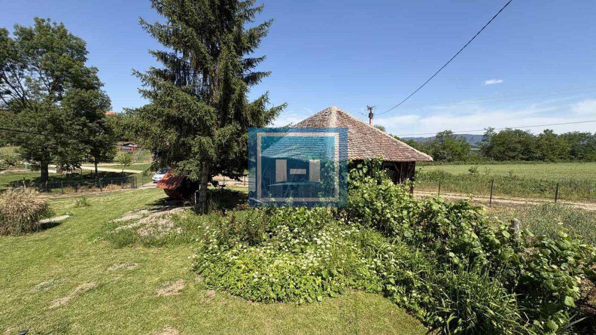 Na prodaju seosko domaćinstvo – dve renovirane kuće na placu od 169.83 ari 6
