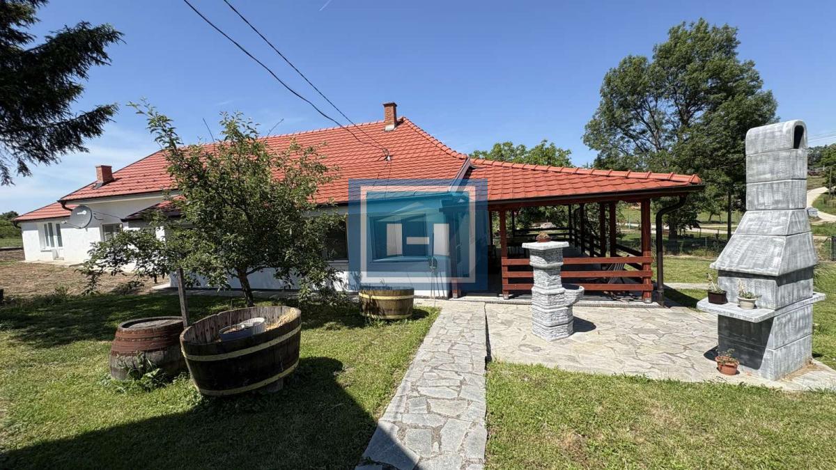Na prodaju seosko domaćinstvo – dve renovirane kuće na placu od 169.83 ari 7