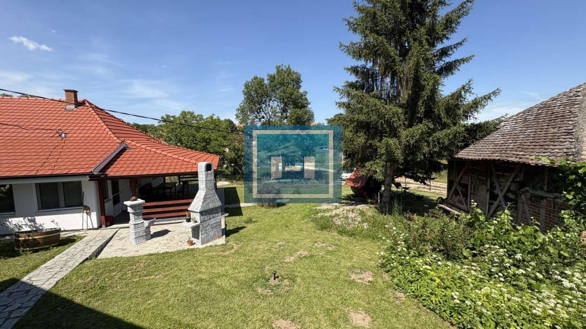 Na prodaju seosko domaćinstvo – dve renovirane kuće na placu od 169.83 ari 8