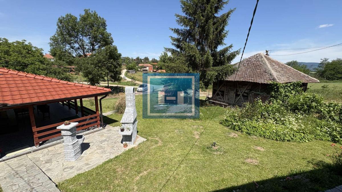 Na prodaju seosko domaćinstvo – dve renovirane kuće na placu od 169.83 ari 9